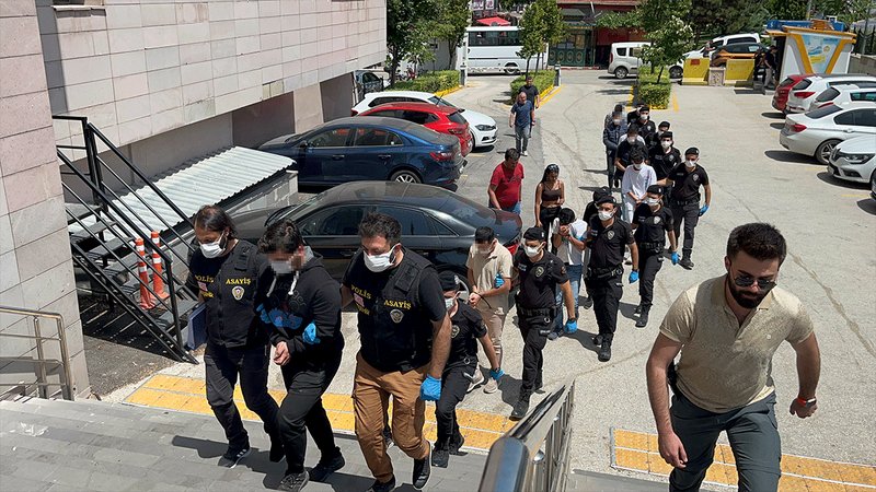 3 kişiyi yaralayan 15 şüpheli yakalandı