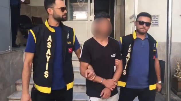 İzmir'de firari 5 suçlu yakalandı