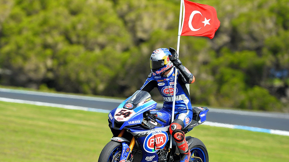Milli motosikletçi Toprak Razgatlıoğlu'dan Çekya'da ikinci oldu!