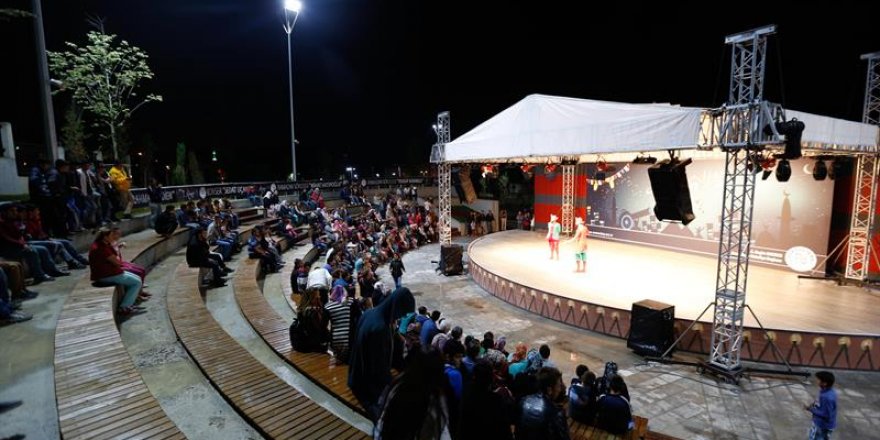 İlk etkinlik Yeni Meydan’da sahnelendi