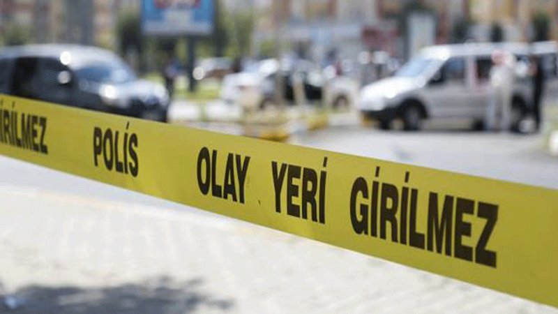 Sokak ortasında önce kız arkadaşını, sonra kendini vurdu