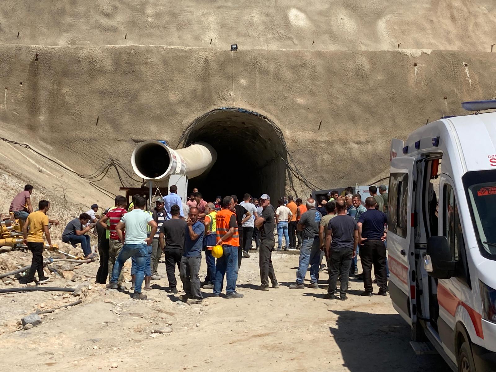 Tünel inşaatında işçiler gazdan etkilendi