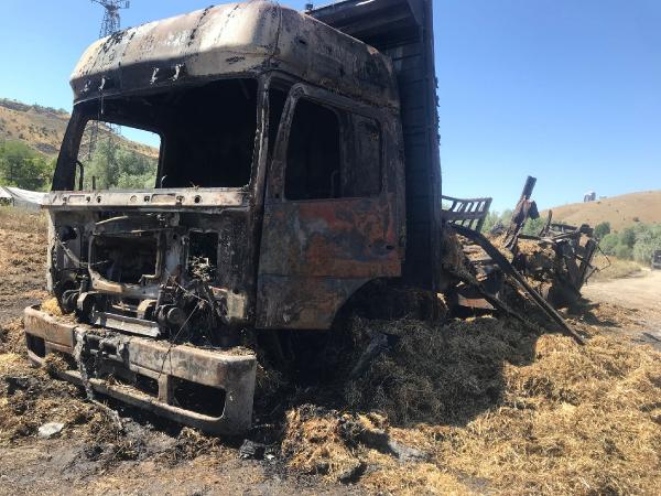Ankara'da saman yüklü kamyon yandı