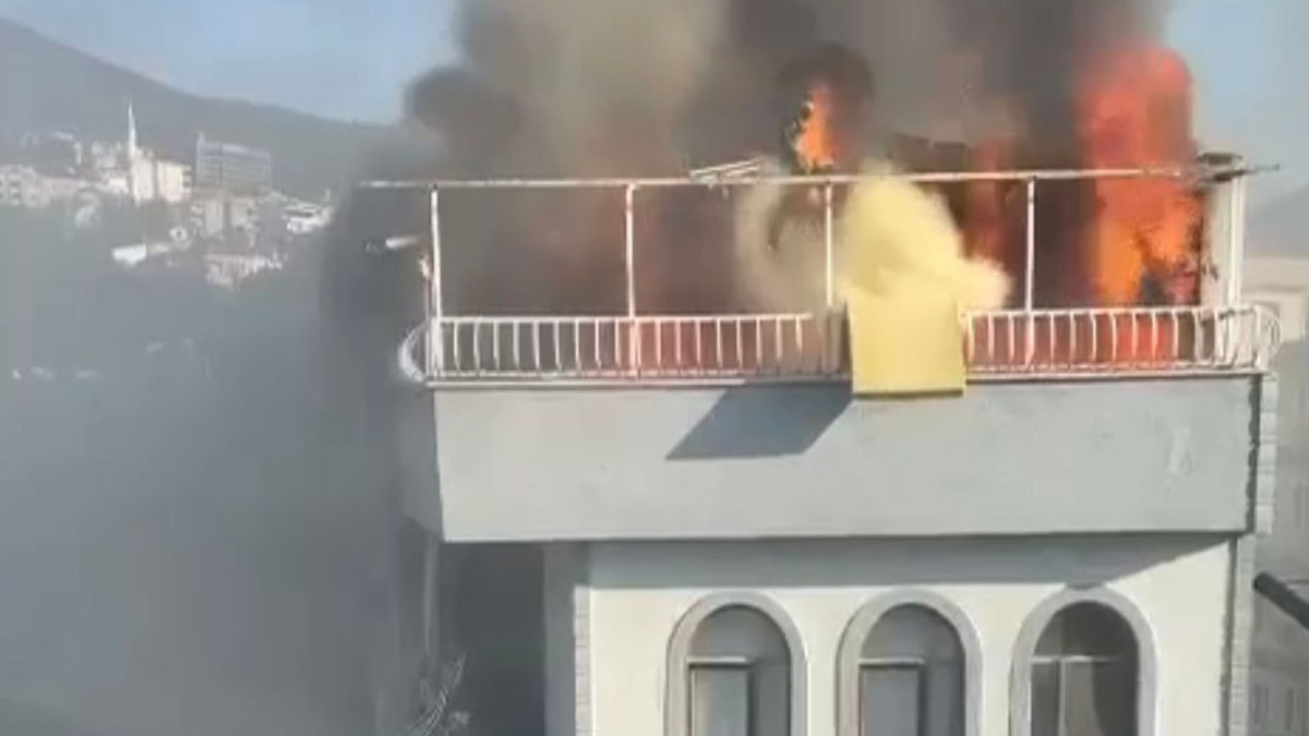 Teras alev alev yandı: Bina tahliye edildi