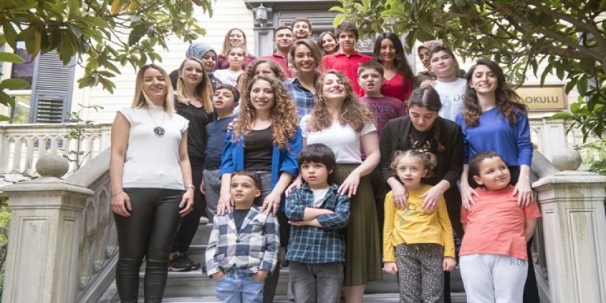 Çukur’un Sena’sından otizmli çocuklara ziyaret