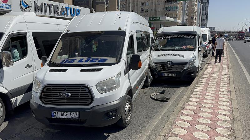 Diyarbakır'da iki minibüs çapıştı: Yaralılar var