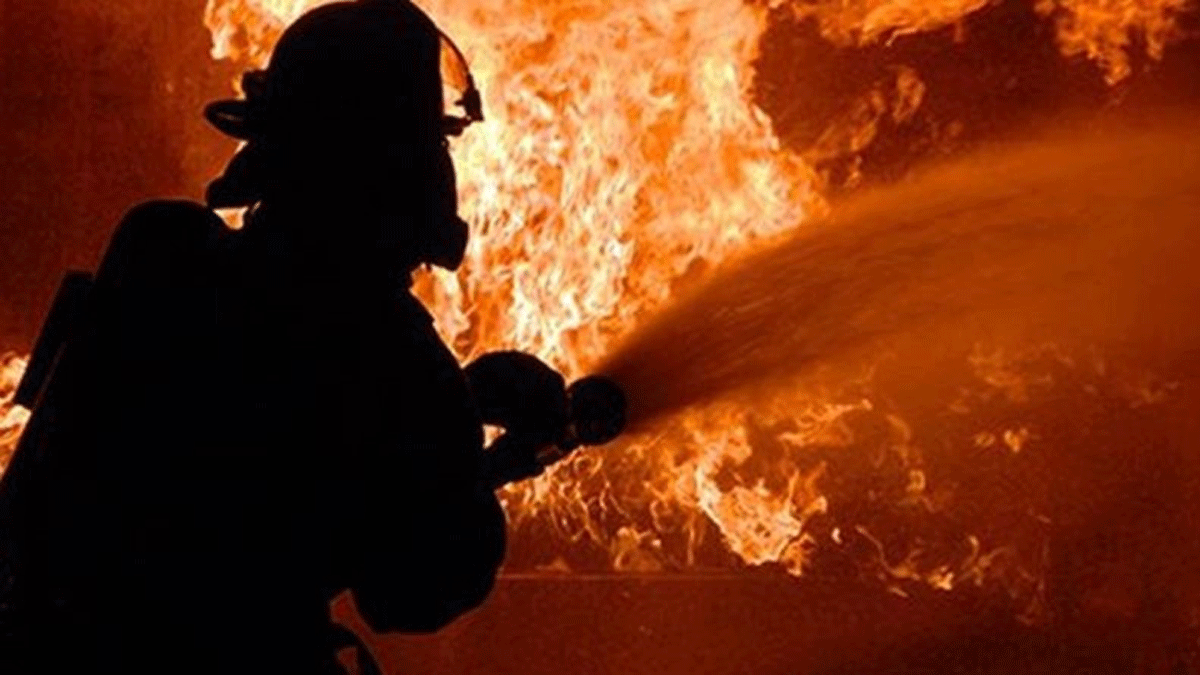 Silivri'de tarlada çıkan yangın ekiplerce söndürüldü