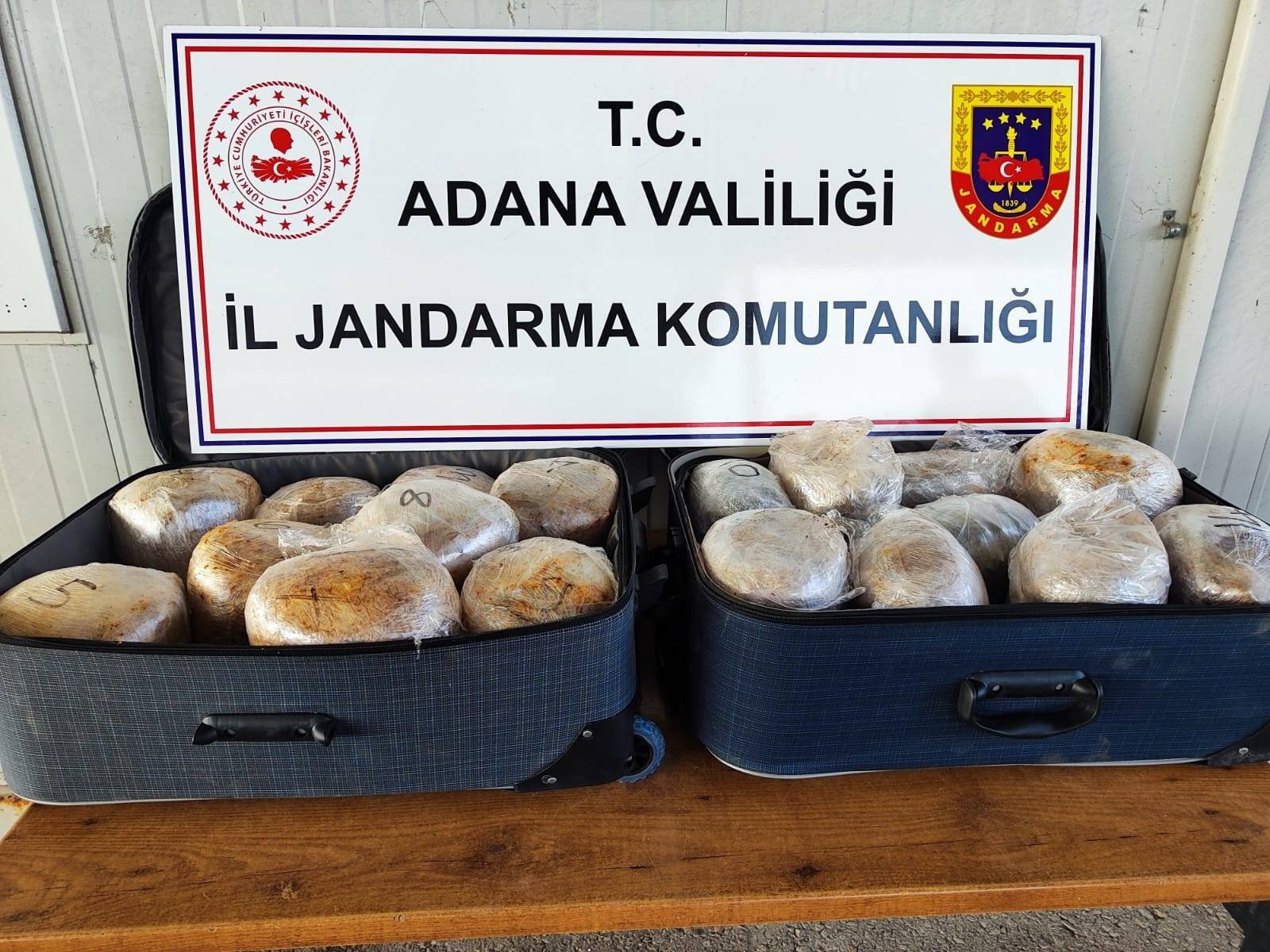 Adana'da jandarma ekipleri çok miktarda uyuşturucu ele geçirdi