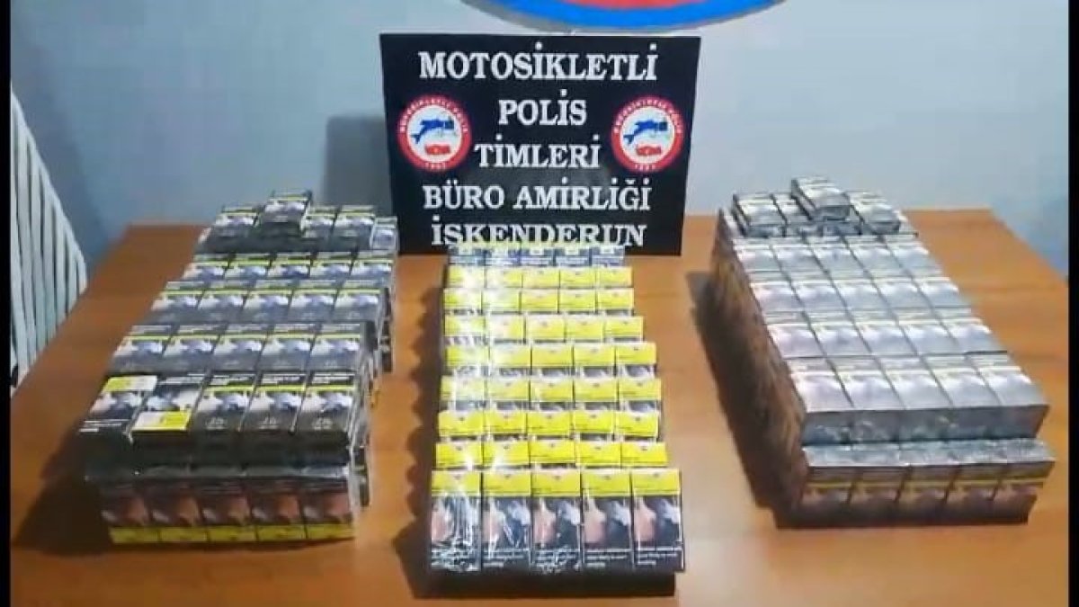 Dur ihtarına uymayan şüphelinin motosikletinden 400 paket kaçak sigara çıktı