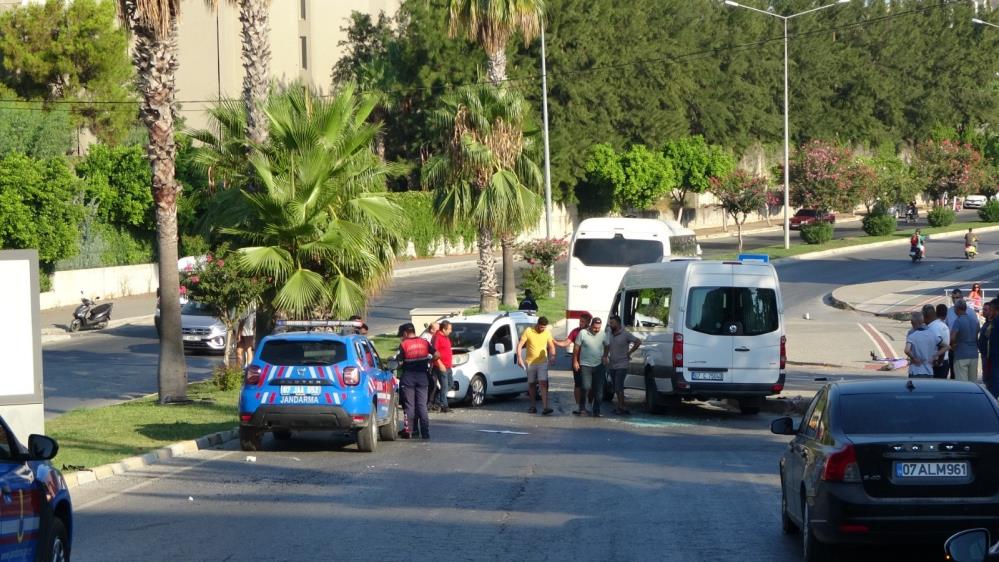 Antalya'da zincirleme kaza: 6 yaralı