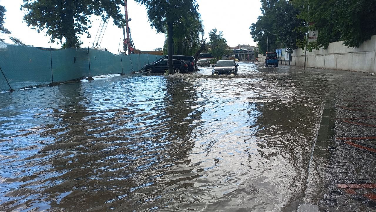 Edirne'de yollar göle döndü