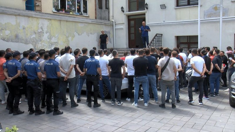 Fatih'te seyyar satıcılara denetim