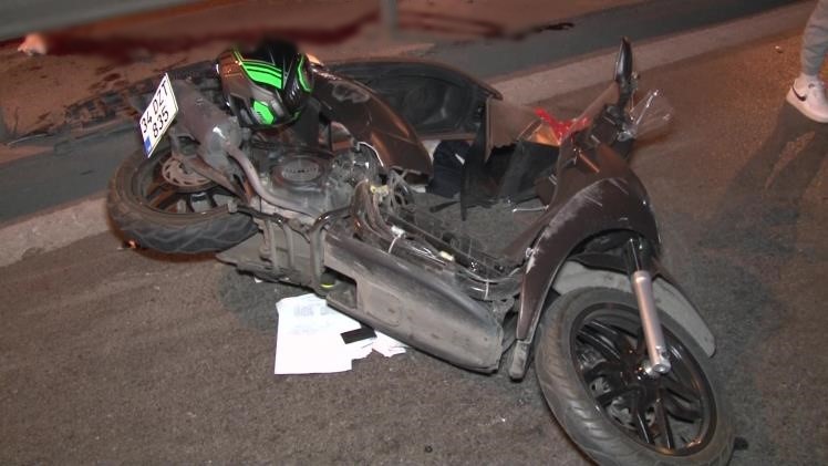 E-5'te 2 araç ve 1 motosiklet kazaya karıştı: 1 ölü