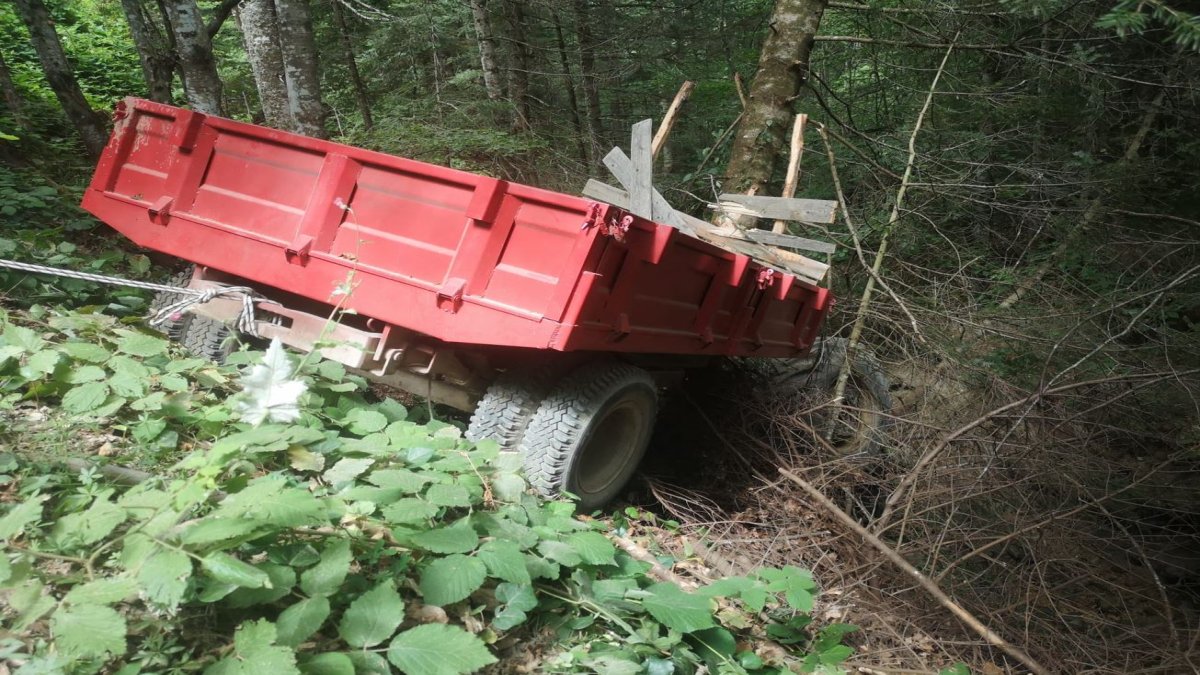 Samsunda traktör şarampole devrildi: 2 ölü