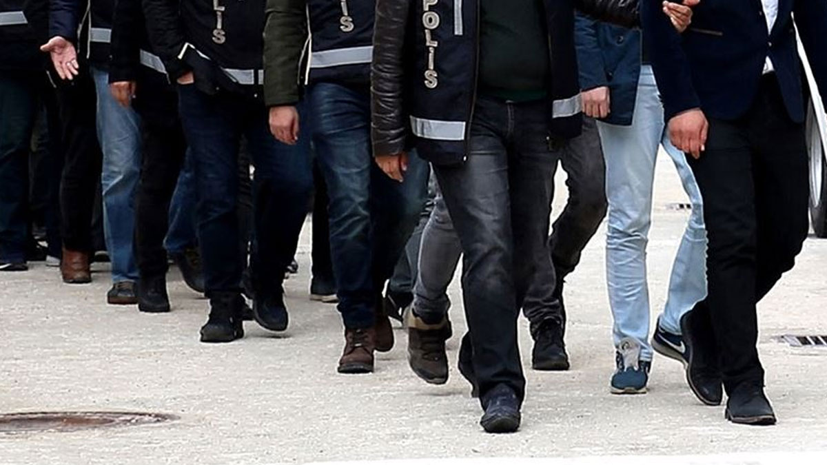 İstanbul'da eş zamanlı operasyon: 33 firari hükümlü yakalandı