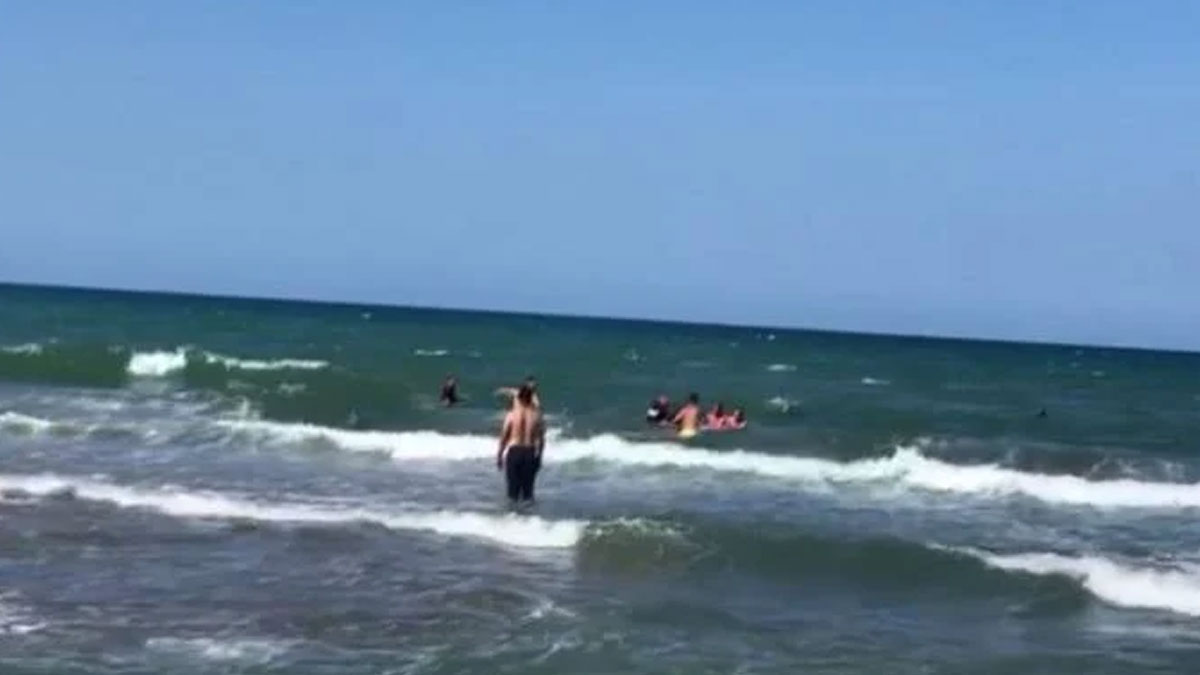 Serinlemek için denize giren genç boğuldu