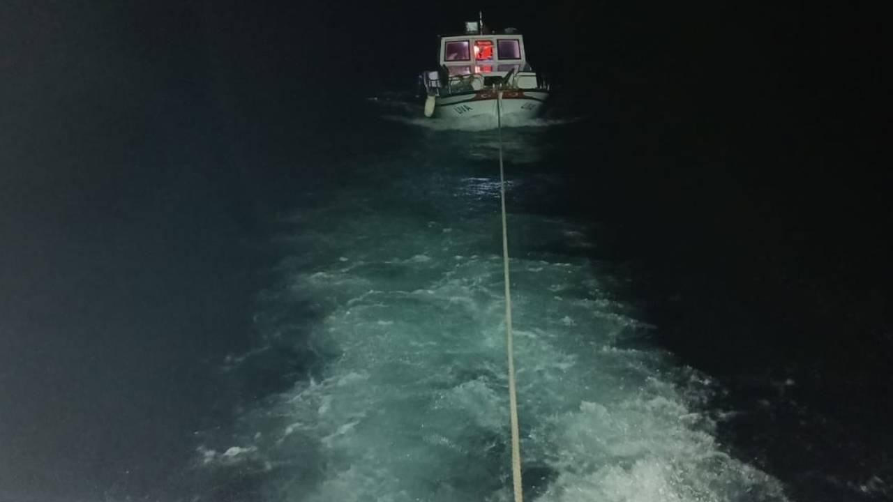 İstanbul Boğazı'nda arızalanan tekne kurtarıldı