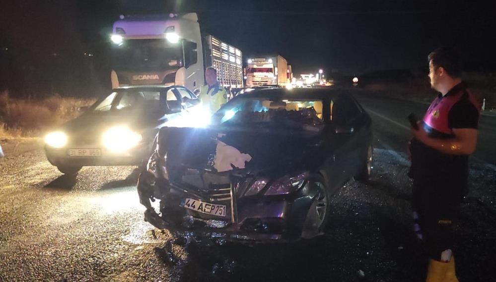 İki otomobil çarpıştı: 1 yaralı