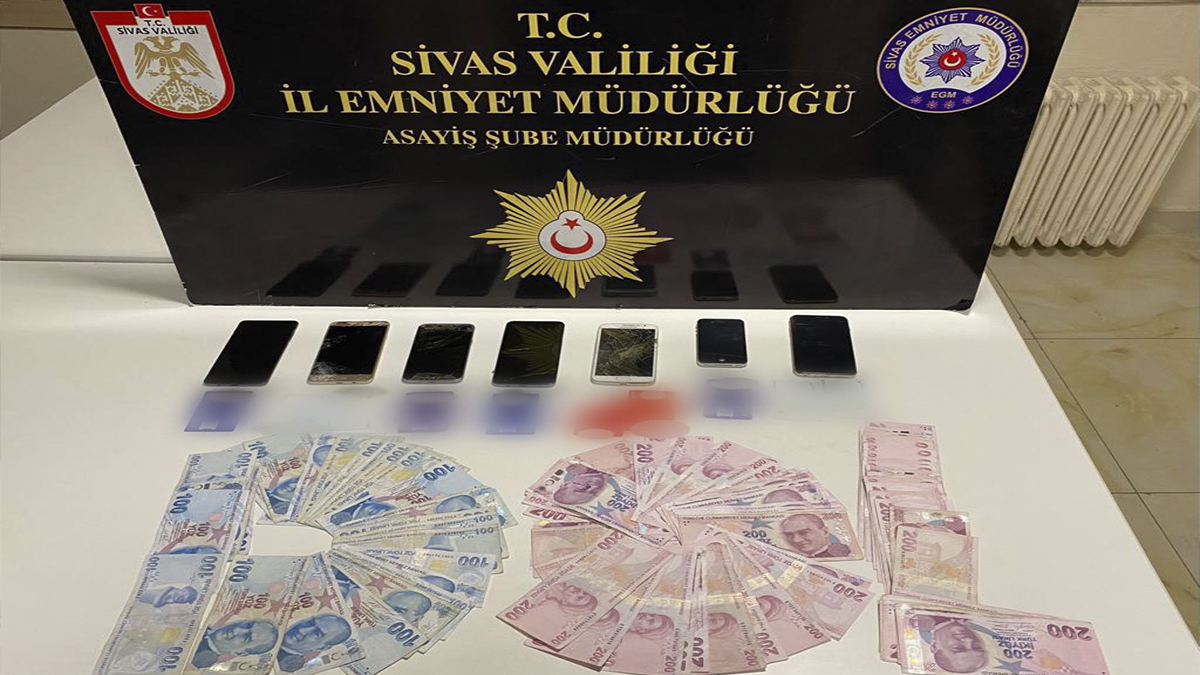 Dolandırıcılık yapan sahte polis ve savcı yakalandı