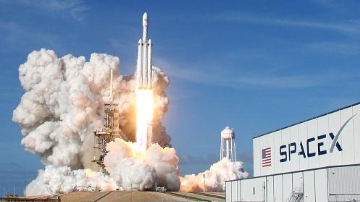 SpaceX 21 adet Starlink uydusunu yörüngeye gönderdi