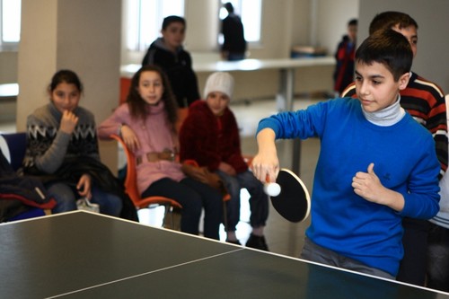 Masa tenisi turnuvasında kıyasıya mücadele ettiler