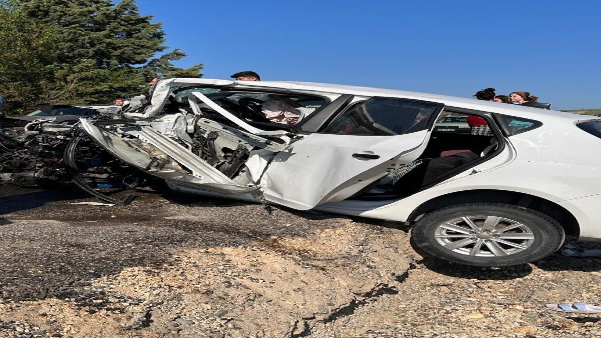 İki otomobilin karıştığı kazada 1 uzman çavuş hayatını kaybetti 7 kişi yaralandı