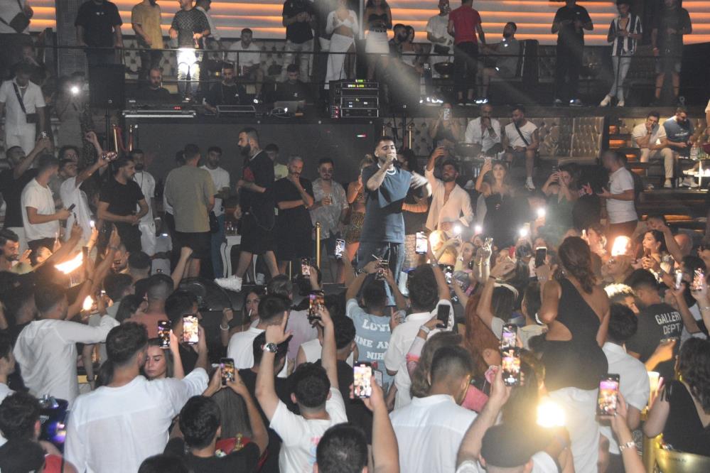 Türk rap şarkıcısı  Uzi, Bodrum'da konser verdi