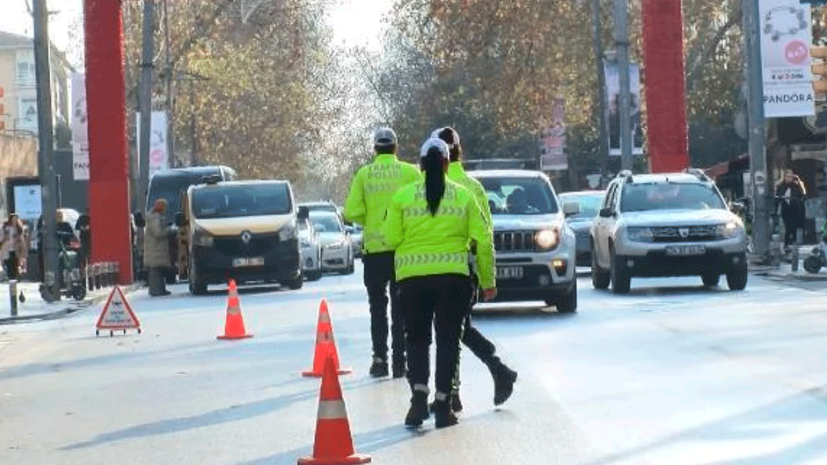 Kadıköy'deki trafik denetiminde 1 milyona yakın ceza kesildi