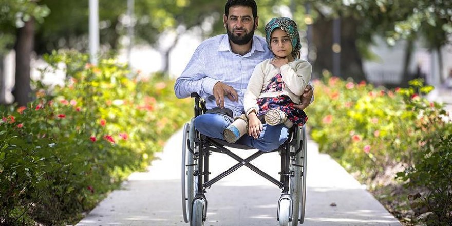 Suriyeli Maya ve babası yürüyecekleri günü bekliyor