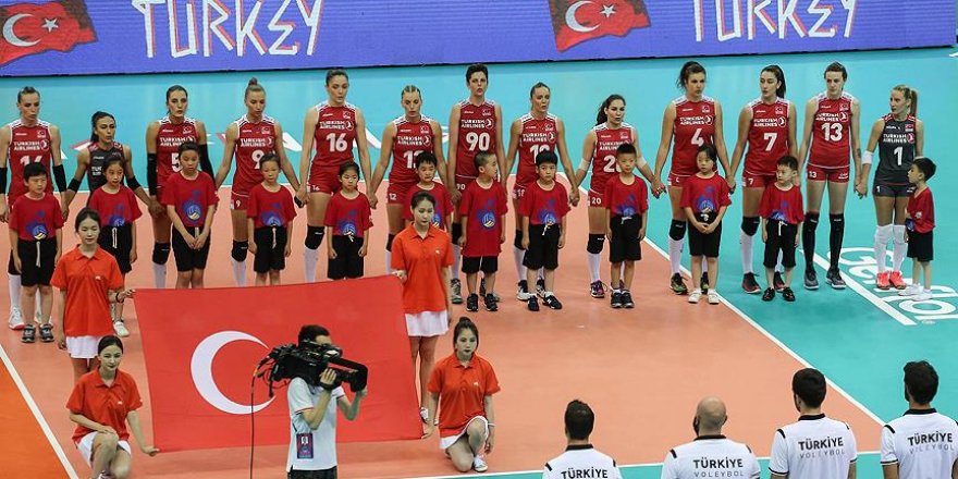 Kadın Voleybol Takımı gümüş madalyada kaldı