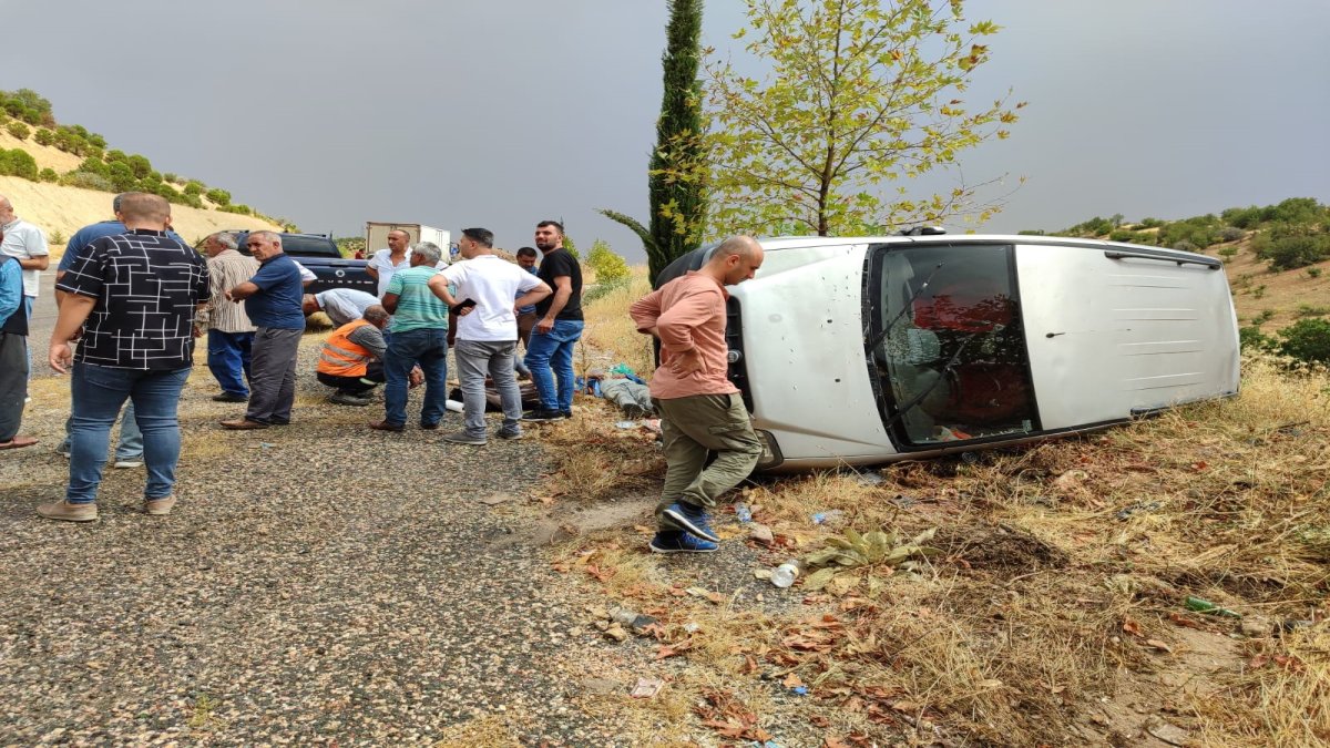 Adıyaman'da iki aracın karıştığı kazada 4 kişi yaralandı