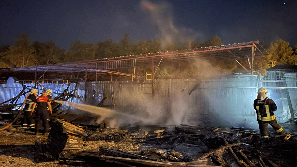 Fethiye'de ahşap atölyesinde çıkan yangın söndürüldü