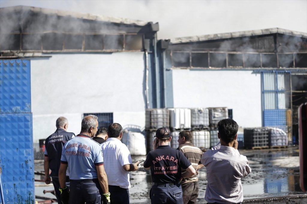 Başkent'te fabrika yangını