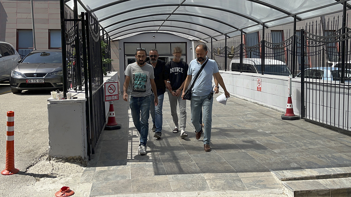 Kendisine eziyet eden ağabeyini öldürdü