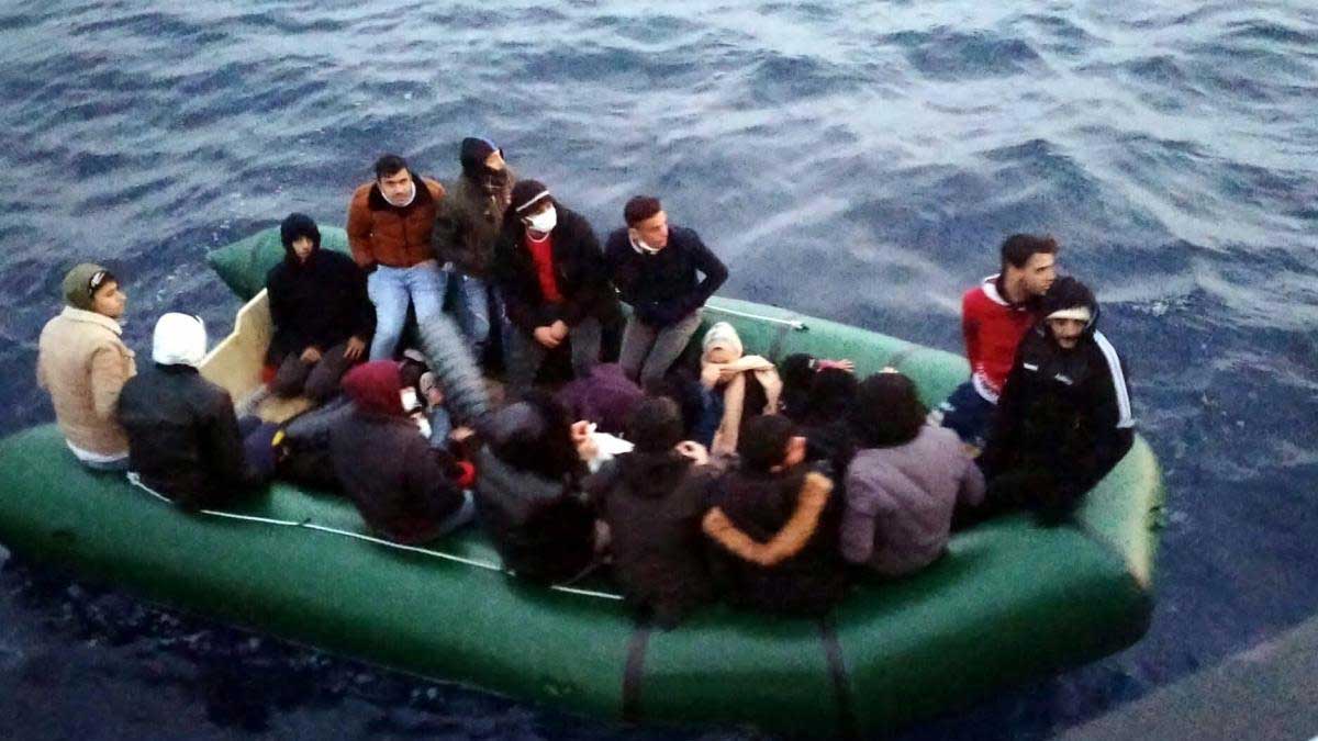 57 kaçak göçmen kurtarıldı