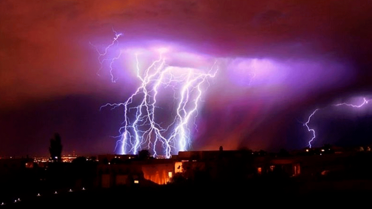 Hindistan’da düşen yıldırım can aldı: 10 ölü