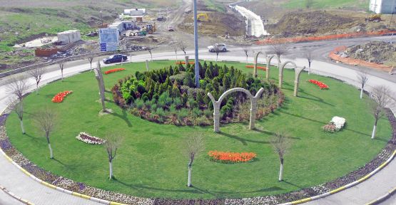 Beylikdüzü’nde kente  uygun ağaçlar dikiliyor