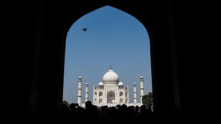 Tac Mahal'de cuma namazına yasak