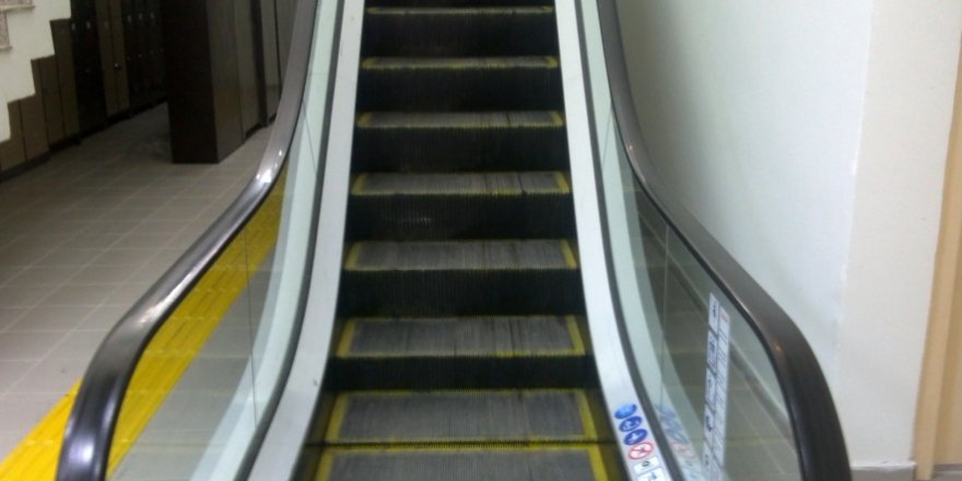 Yaşlı ve engellilere yürüyen merdiven