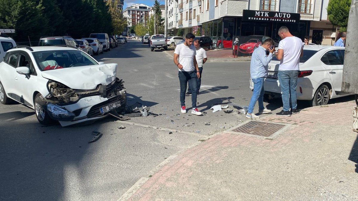 Kocaeli'de meydana gelen trafik kazasında 3 kişi yaralandı