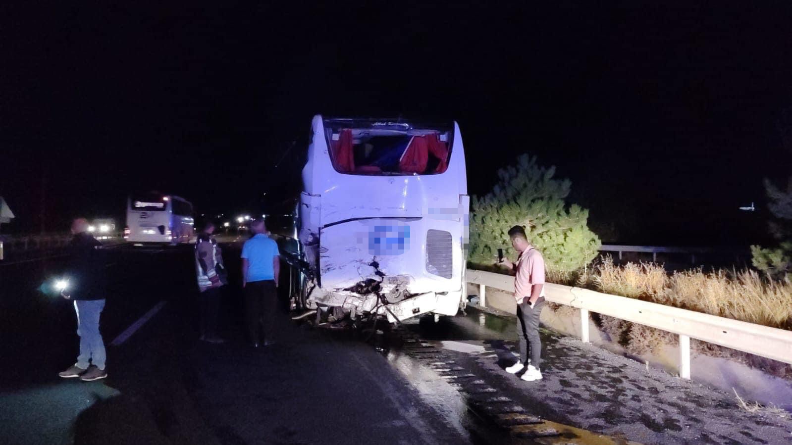 Ankara'da feci kaza: Yolcu otobüsü tırla çarpıştı