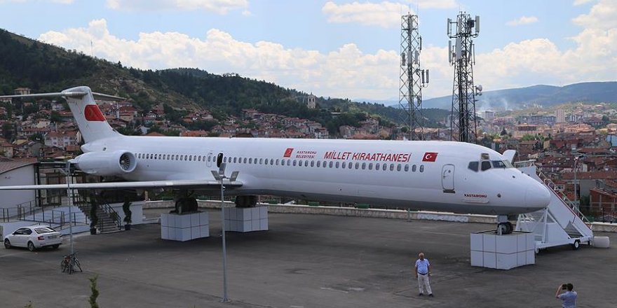 Eski uçak 'millet kıraathanesi' oldu