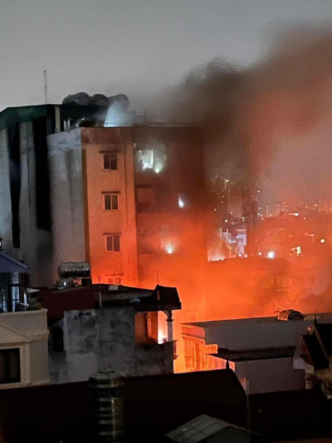 9 katlı binada çıkan yangında 30 kişi hayatını kaybetti