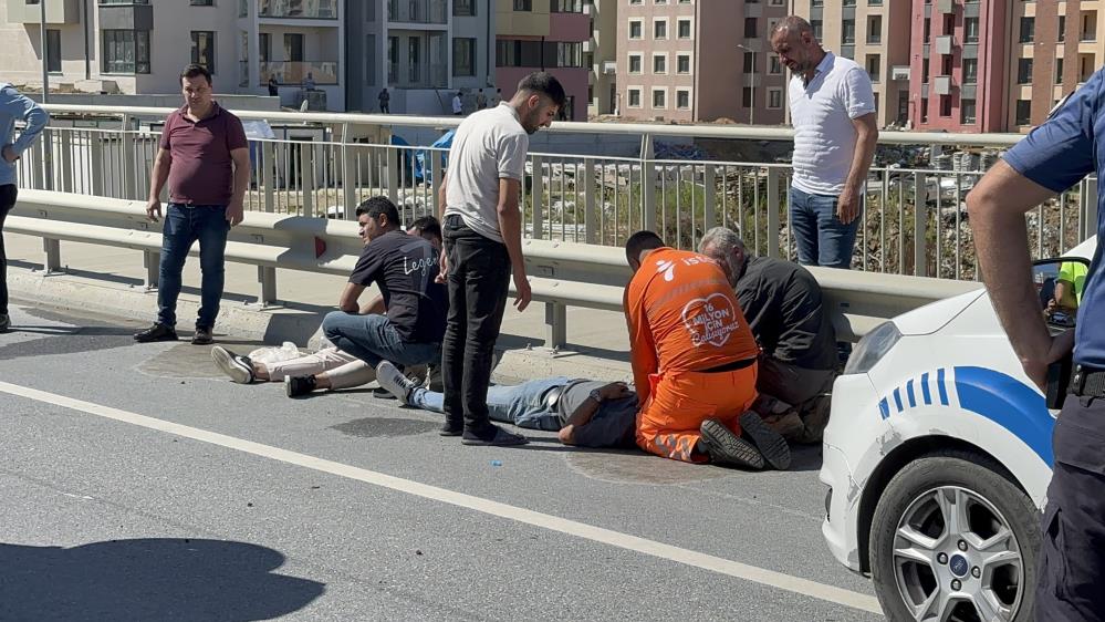 Başakşehir’de ticari araç takla attı: 2 yaralı