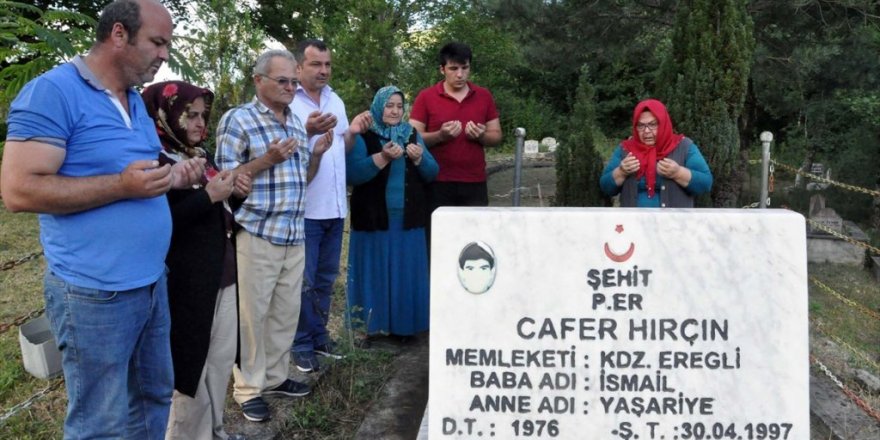 Şehit annesi eşinin bulunmasını bekliyor