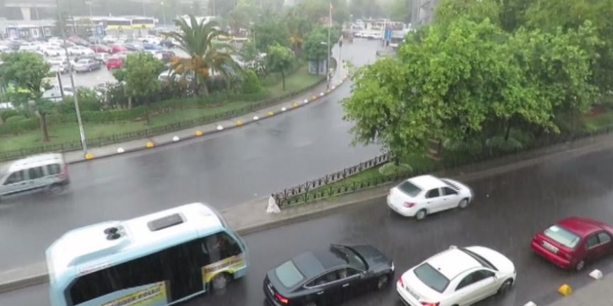 İstanbul'da sağanak ve dolu yağışı