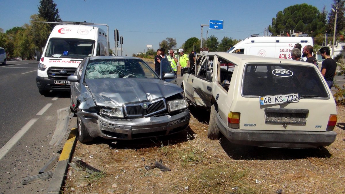 Muğla'daki trafik kazasında 6 kişi yaralandı
