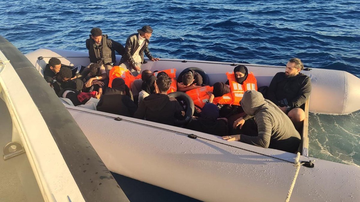 Yunanistan tarafından Türk kara sularına itilen 48 kaçak göçmen kurtarıldı
