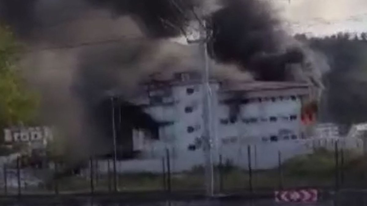 Samsun'da fabrika yangınına müdahale ediliyor