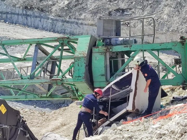 Sanayi sitesi inşaatında vinç devrildi: 1 işçi hayatını kaybetti